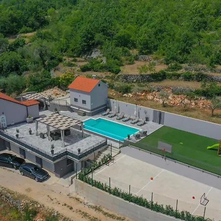 Holiday home Awesome In Podbablje Gornje With Wi-fi Zmijavci