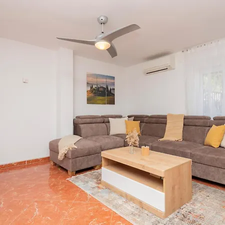 Awesome In Podbablje Gornje With Wi-fi Holiday home Zmijavci