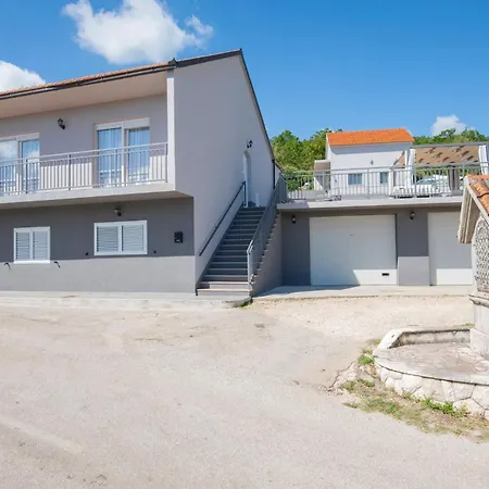 Holiday home Awesome In Podbablje Gornje With Wi-fi